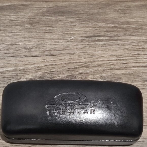 Oakley eyewear glasses case with cleaning cloth black cream - Picture 2 of 9